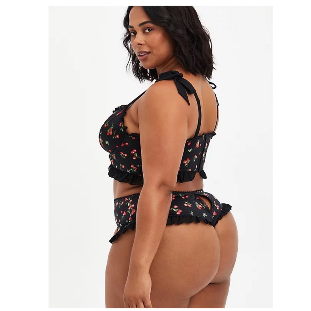 NWT TORRID SET BLACK CHERRIES RUFFLE BRA & PANTY